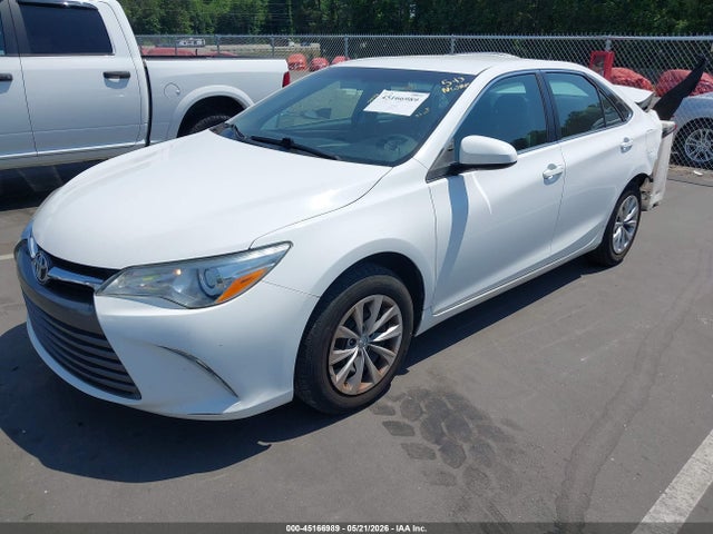 45166989 :رقم المزاد ، 4T1BF1FKXHU781860 vin ، 2017 Toyota Camry Le مزاد بيع