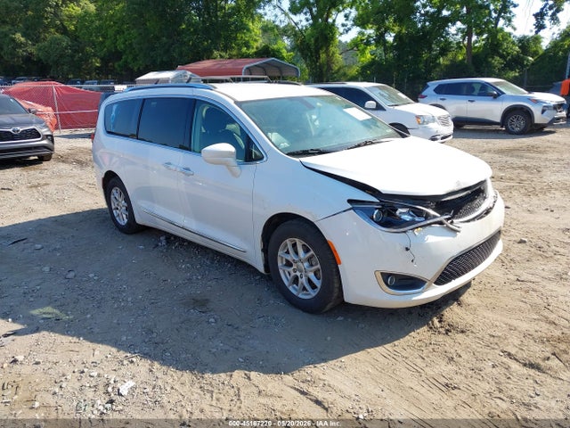 Auction sale of the 2020 Chrysler Pacifica Touring L, vin: 2C4RC1BG5LR114326, lot number: 45167220