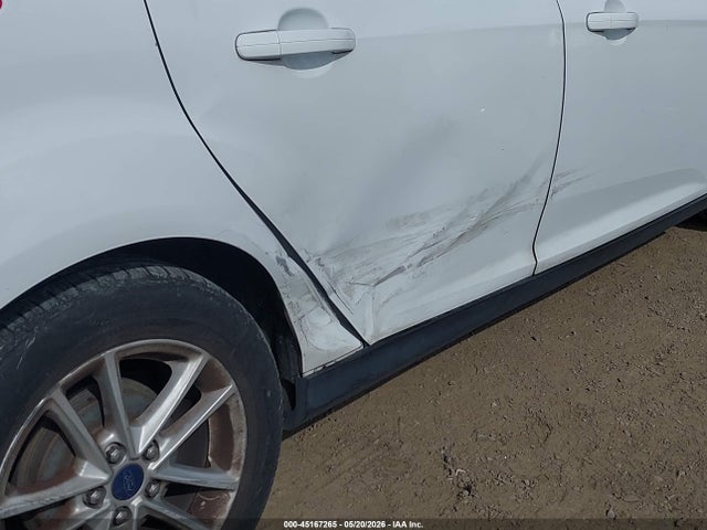 Ford FOCUS SE 2015 1FADP3K22FL316123 Image 17