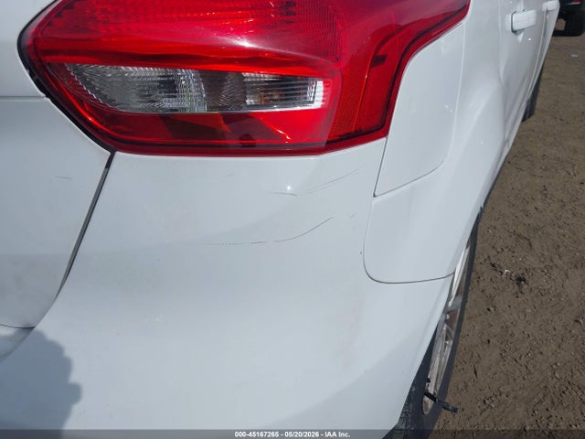 Ford FOCUS SE 2015 1FADP3K22FL316123 Image 18