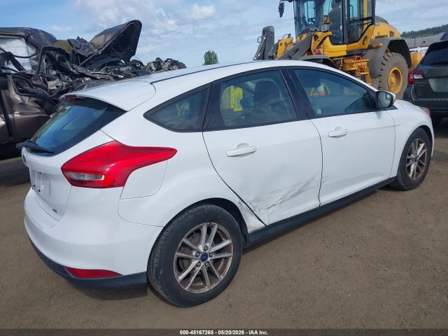 Ford FOCUS SE 2015 1FADP3K22FL316123 Image 4