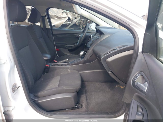 Ford FOCUS SE 2015 1FADP3K22FL316123 Image 5