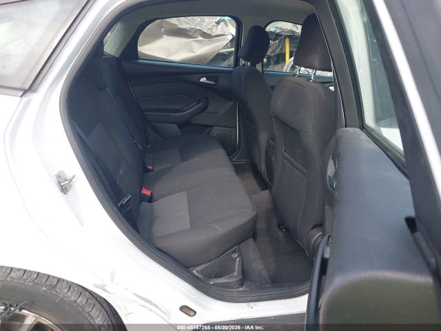 Ford FOCUS SE 2015 1FADP3K22FL316123 Image 8