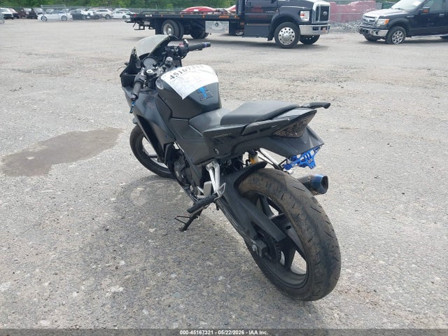 Honda Cbr300 R 2015 MLHNC5100F5100777 Image 3