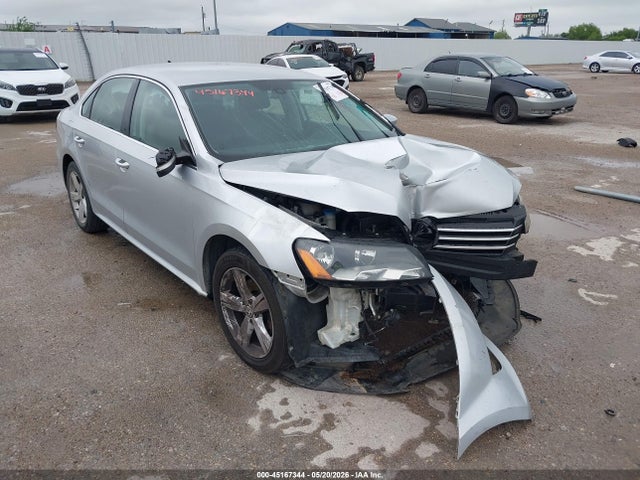 2015 Volkswagen Passat 1.8t Se მანქანა იყიდება აუქციონზე, vin: 1VWBS7A31FC032853, აუქციონის ნომერი: 45167344