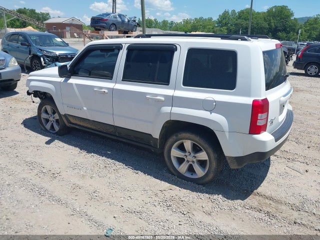 2016 Jeep Patriot Latitude მანქანა იყიდება აუქციონზე, vin: 1C4NJRFB5GD581806, აუქციონის ნომერი: 45167803