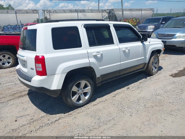 2016 Jeep Patriot Latitude მანქანა იყიდება აუქციონზე, vin: 1C4NJRFB5GD581806, აუქციონის ნომერი: 45167803