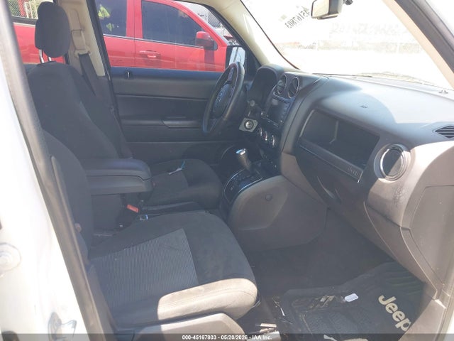 2016 Jeep Patriot Latitude მანქანა იყიდება აუქციონზე, vin: 1C4NJRFB5GD581806, აუქციონის ნომერი: 45167803
