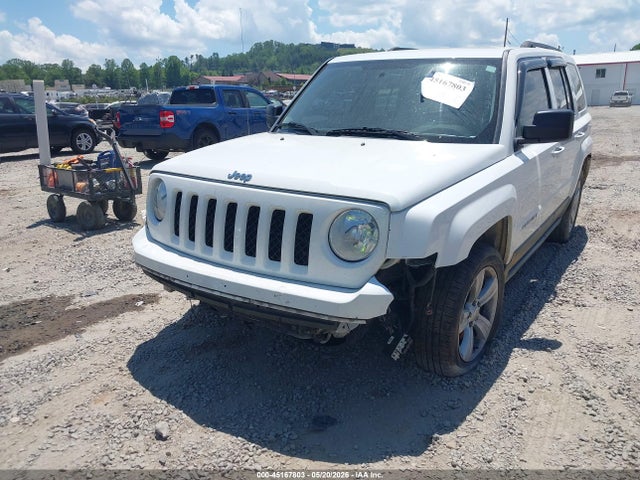 2016 Jeep Patriot Latitude მანქანა იყიდება აუქციონზე, vin: 1C4NJRFB5GD581806, აუქციონის ნომერი: 45167803