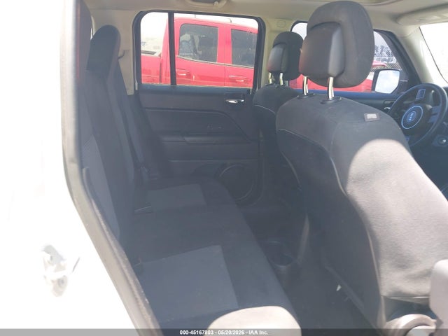 2016 Jeep Patriot Latitude მანქანა იყიდება აუქციონზე, vin: 1C4NJRFB5GD581806, აუქციონის ნომერი: 45167803