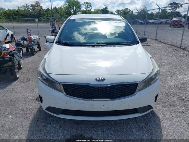 2017 Kia Forte S მანქანა იყიდება აუქციონზე, vin: 3KPFL4A77HE121020, აუქციონის ნომერი: 45168300