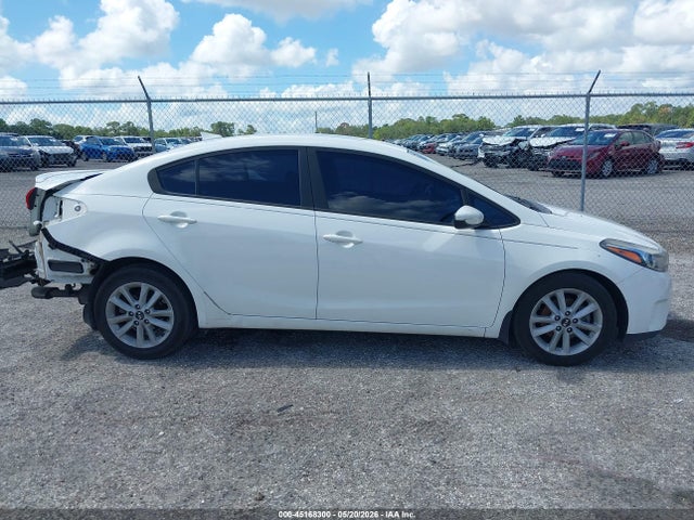 2017 Kia Forte S მანქანა იყიდება აუქციონზე, vin: 3KPFL4A77HE121020, აუქციონის ნომერი: 45168300