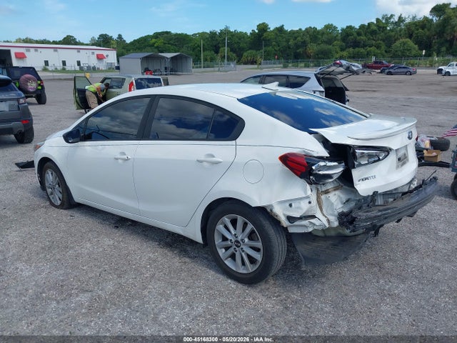 2017 Kia Forte S მანქანა იყიდება აუქციონზე, vin: 3KPFL4A77HE121020, აუქციონის ნომერი: 45168300