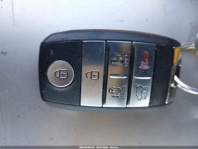 KNDMB5C12G6209213 KIA SEDONA LX