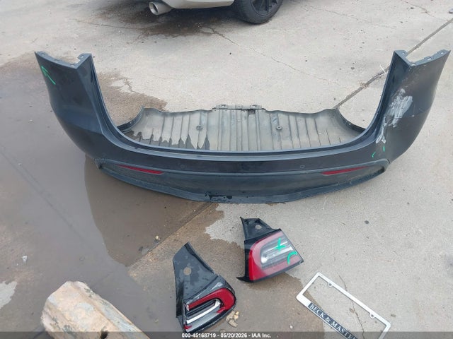 45168719 :رقم المزاد ، 7SAYGDEE9NF385306 vin ، 2022 Tesla Model Y Long Range Dual Motor All-wheel Drive مزاد بيع