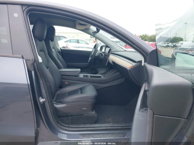 45168719 :رقم المزاد ، 7SAYGDEE9NF385306 vin ، 2022 Tesla Model Y Long Range Dual Motor All-wheel Drive مزاد بيع