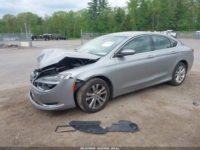 Chrysler 200 Limited 2015 1C3CCCAB1FN670467 Image 2