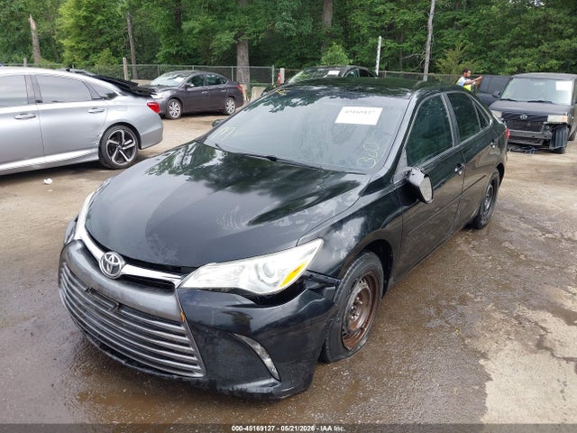 45169127 :رقم المزاد ، 4T4BF1FK7FR497069 vin ، 2015 Toyota Camry Le مزاد بيع