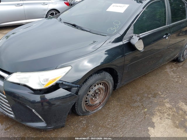 45169127 :رقم المزاد ، 4T4BF1FK7FR497069 vin ، 2015 Toyota Camry Le مزاد بيع