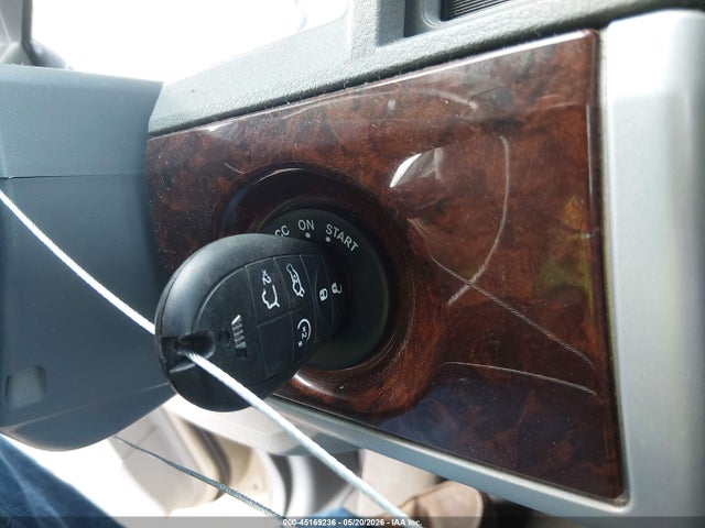 2010 Chrysler Town & Country Touring მანქანა იყიდება აუქციონზე, vin: 2A4RR5D11AR369853, აუქციონის ნომერი: 45169236