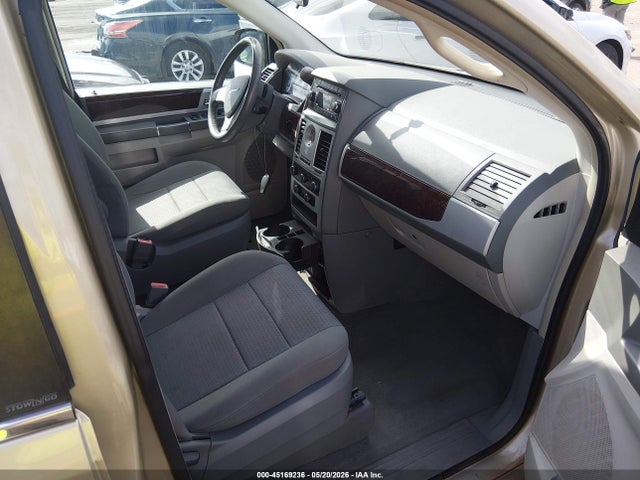 2010 Chrysler Town & Country Touring მანქანა იყიდება აუქციონზე, vin: 2A4RR5D11AR369853, აუქციონის ნომერი: 45169236