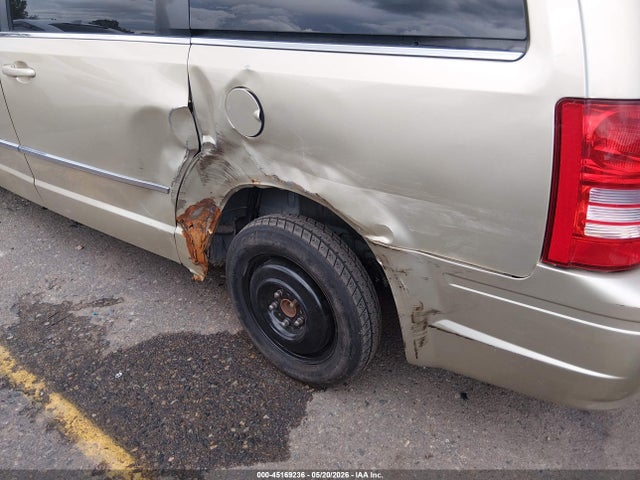 2010 Chrysler Town & Country Touring მანქანა იყიდება აუქციონზე, vin: 2A4RR5D11AR369853, აუქციონის ნომერი: 45169236