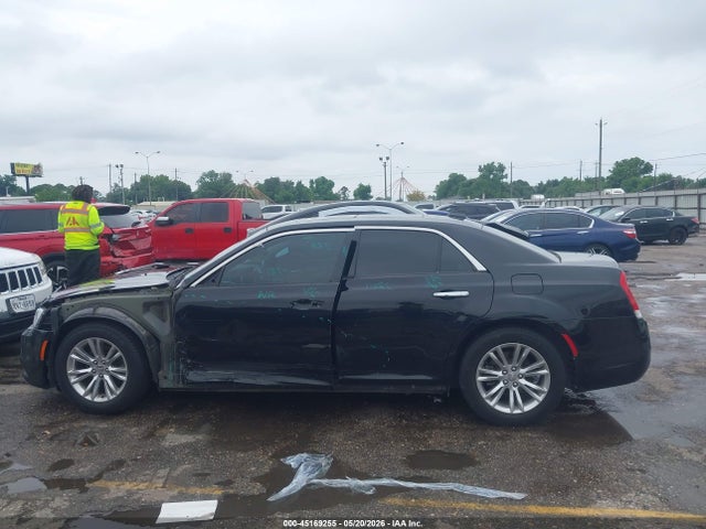 45169255 :رقم المزاد ، 2C3CCAEG2HH549937 vin ، 2017 Chrysler 300c مزاد بيع