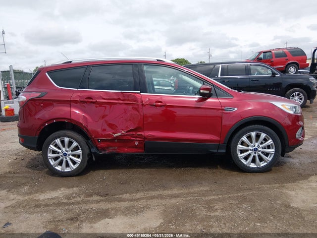 1FMCU0J96HUA38962 Ford Escape Titanium