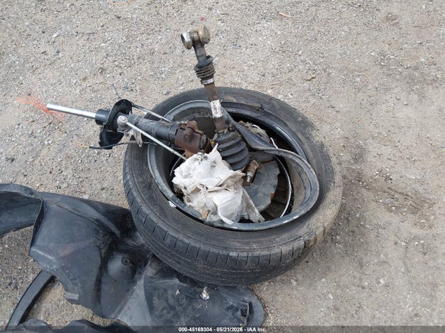 1FMCU0J96HUA38962 Ford Escape Titanium