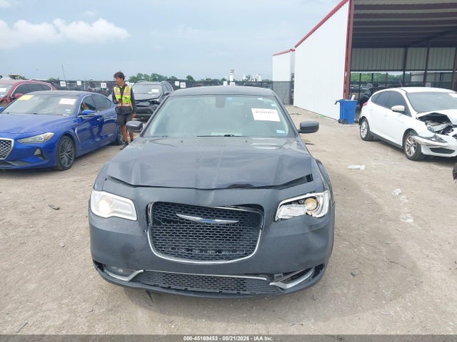 45169453 :رقم المزاد ، 2C3CCAAG7JH208223 vin ، 2018 Chrysler 300 Touring مزاد بيع