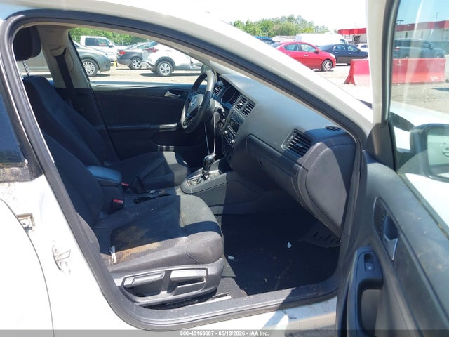 2015 Volkswagen Jetta 2.0l S მანქანა იყიდება აუქციონზე, vin: 3VW2K7AJ4FM252663, აუქციონის ნომერი: 45169607