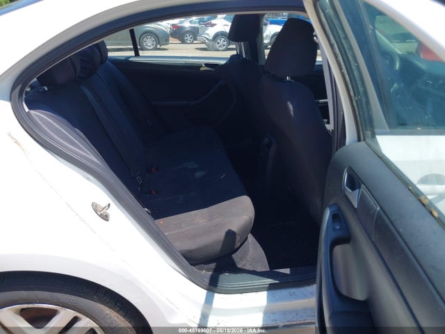 2015 Volkswagen Jetta 2.0l S მანქანა იყიდება აუქციონზე, vin: 3VW2K7AJ4FM252663, აუქციონის ნომერი: 45169607
