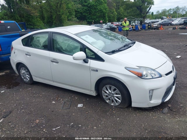 2015 Toyota Prius Plug-in მანქანა იყიდება აუქციონზე, vin: JTDKN3DP7F3067012, აუქციონის ნომერი: 45169648