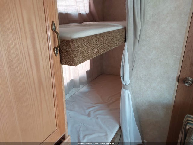 45169666 :رقم المزاد ، 4X4TSMC288R396269 vin ، 2008 Salem M27bhs مزاد بيع