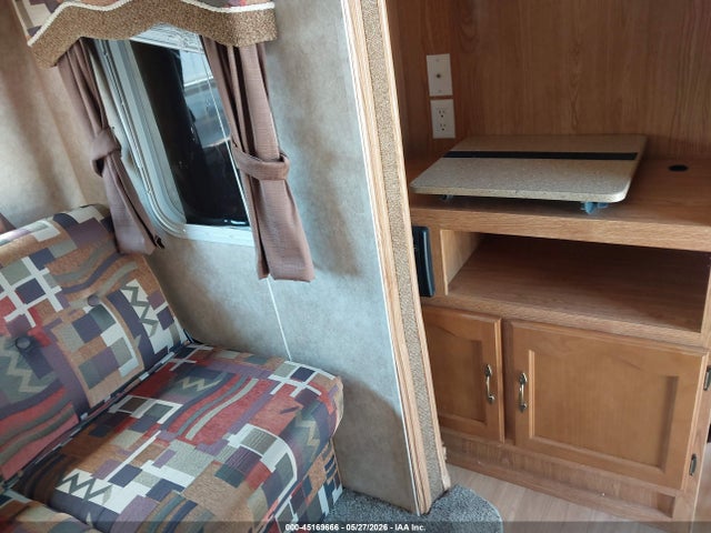 45169666 :رقم المزاد ، 4X4TSMC288R396269 vin ، 2008 Salem M27bhs مزاد بيع