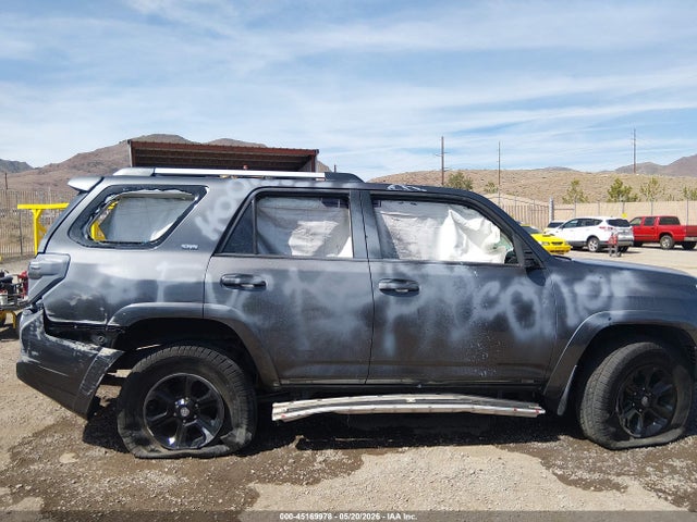 Toyota 4RUNNER SR5 2020 JTEBU5JRXL5800542 Image 13