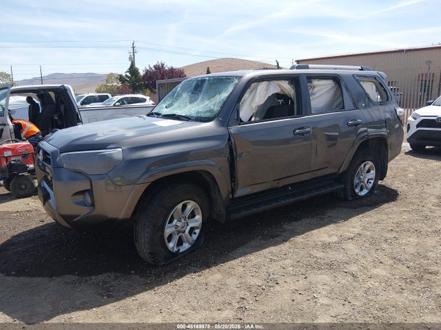 Toyota 4RUNNER SR5 2020 JTEBU5JRXL5800542 Image 2