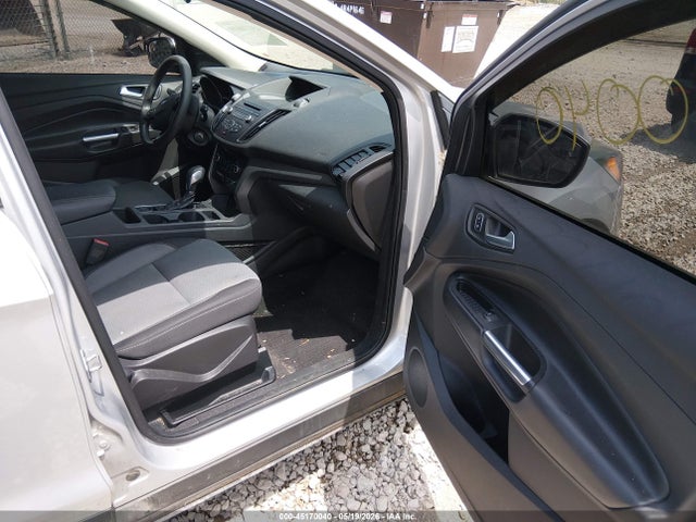 45170040 :رقم المزاد ، 1FMCU0GD0JUC68532 vin ، 2018 Ford Escape Se مزاد بيع