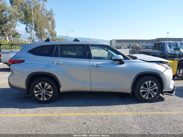 Toyota Highlander Xle 2022 5TDGZRAH2NS090348 Image 13