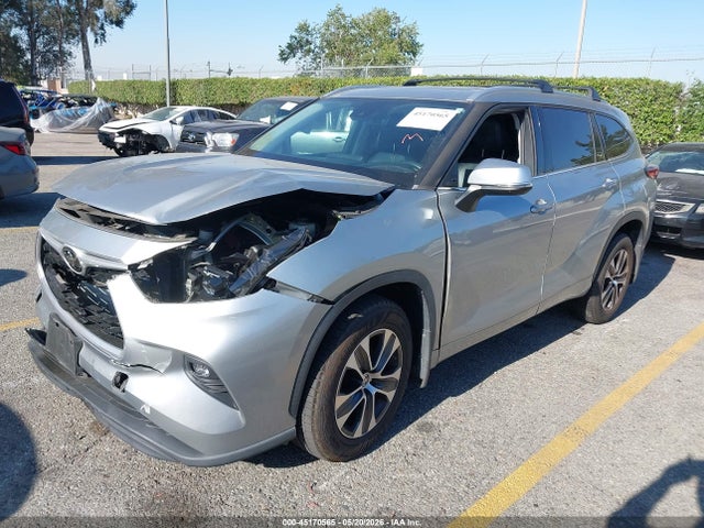 Toyota Highlander Xle 2022 5TDGZRAH2NS090348 Image 2