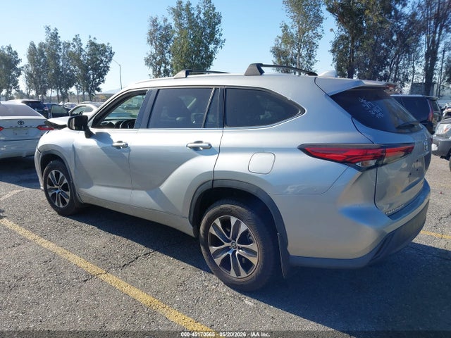 Toyota Highlander Xle 2022 5TDGZRAH2NS090348 Image 3