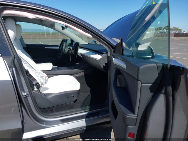 Продаж на аукціоні авто 2024 Tesla Model Y Long Range Dual Motor All-wheel Drive, vin: 7SAYGDEE3RA325024, номер лоту: 45170696