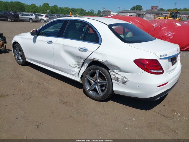 2018 Mercedes-benz E 300 4matic მანქანა იყიდება აუქციონზე, vin: WDDZF4KB3JA317901, აუქციონის ნომერი: 45171040