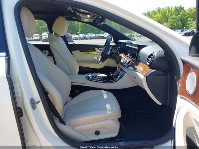 2018 Mercedes-benz E 300 4matic მანქანა იყიდება აუქციონზე, vin: WDDZF4KB3JA317901, აუქციონის ნომერი: 45171040