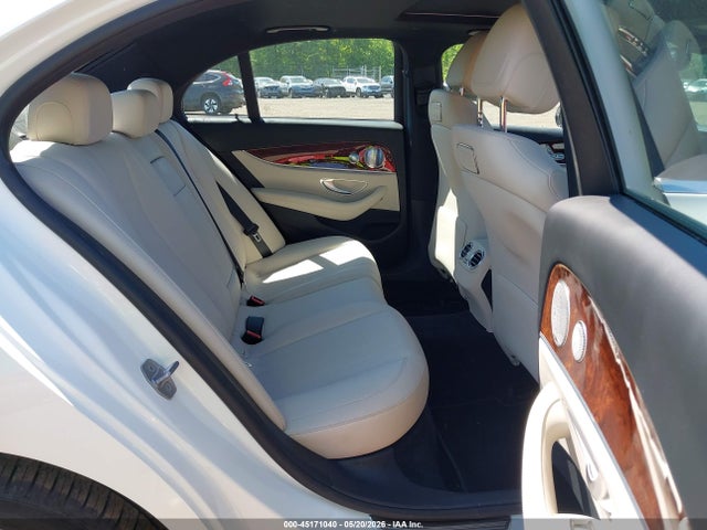 2018 Mercedes-benz E 300 4matic მანქანა იყიდება აუქციონზე, vin: WDDZF4KB3JA317901, აუქციონის ნომერი: 45171040