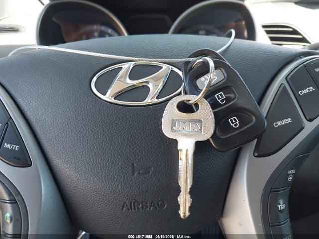5NPDH4AE9FH637542 Hyundai ELANTRA SE