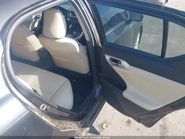 45171117 :رقم المزاد ، JTHKD5BH4B2041363 vin ، 2011 Lexus Ct 200h Premium مزاد بيع
