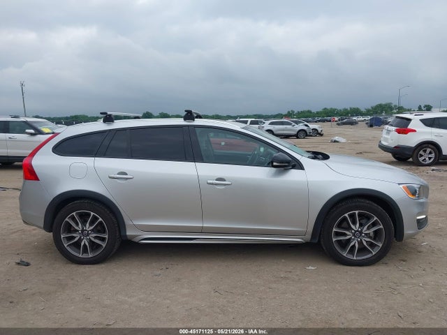Продаж на аукціоні авто 2016 Volvo V60 Cross Country T5 Platinum, vin: YV4612HM1G1007700, номер лоту: 45171125