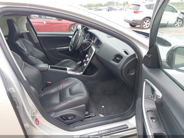 Продаж на аукціоні авто 2016 Volvo V60 Cross Country T5 Platinum, vin: YV4612HM1G1007700, номер лоту: 45171125