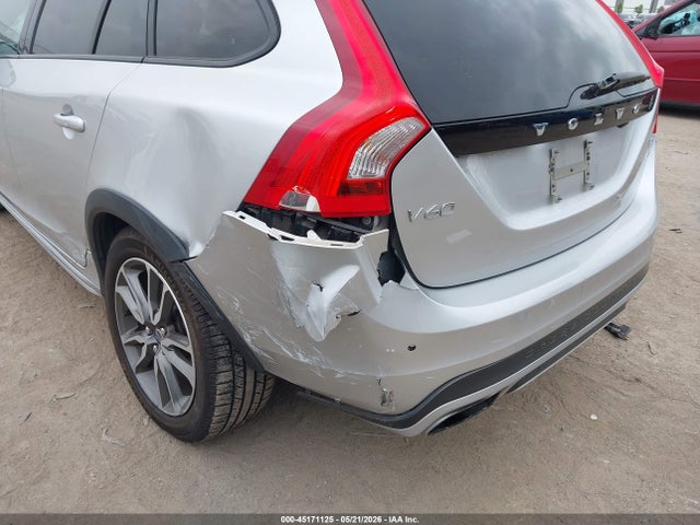 Aukcja sprzedaży 2016 Volvo V60 Cross Country T5 Platinum, vin: YV4612HM1G1007700, numer aukcji: 45171125